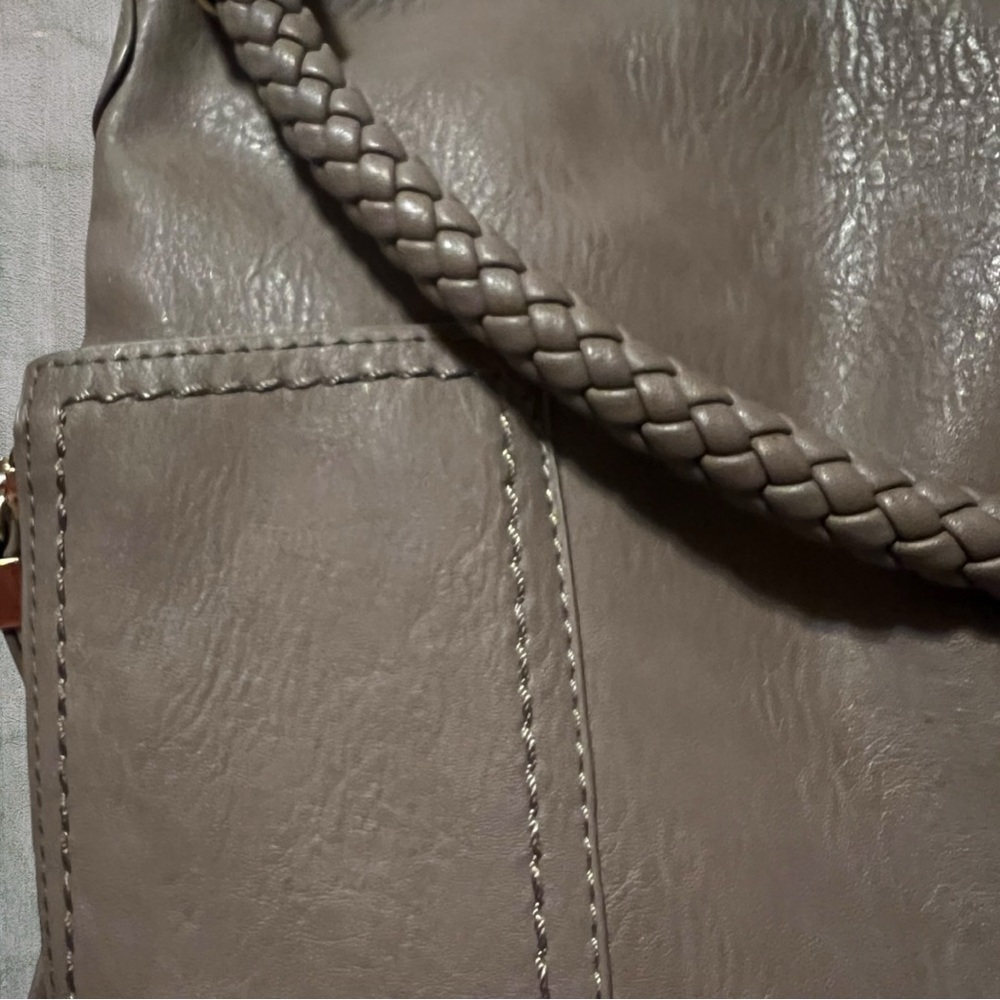Miztique PU handbag EUC. Versatile styling and craftsmanship. Very luxurious! - Picture 3 of 10